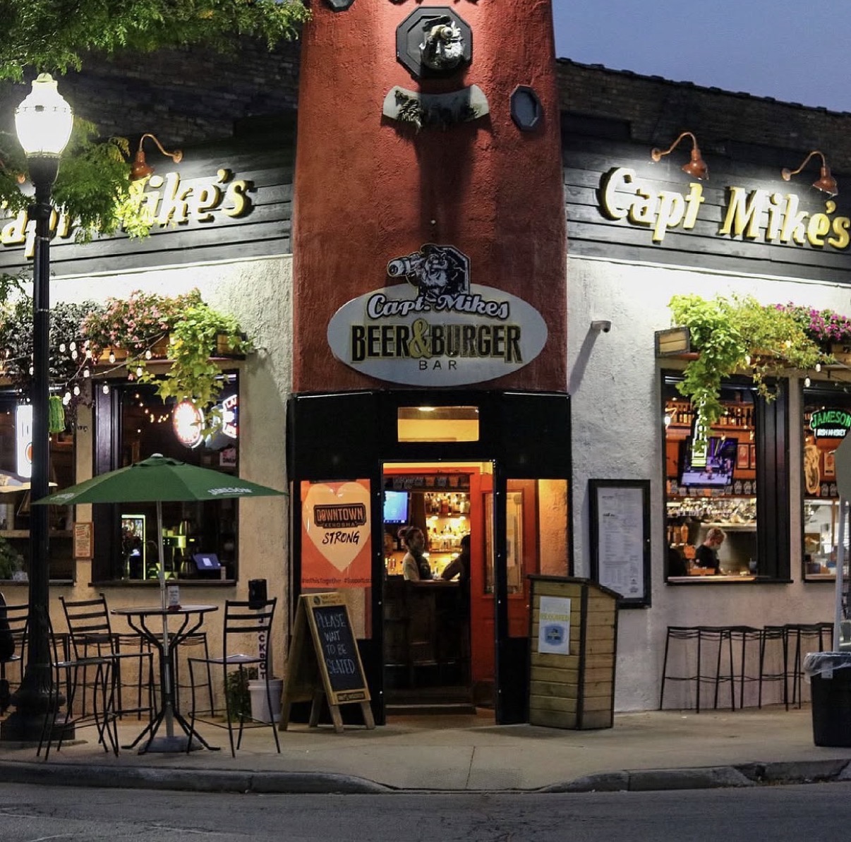 Captain Mike's Beer & Burger Bar storefront at night